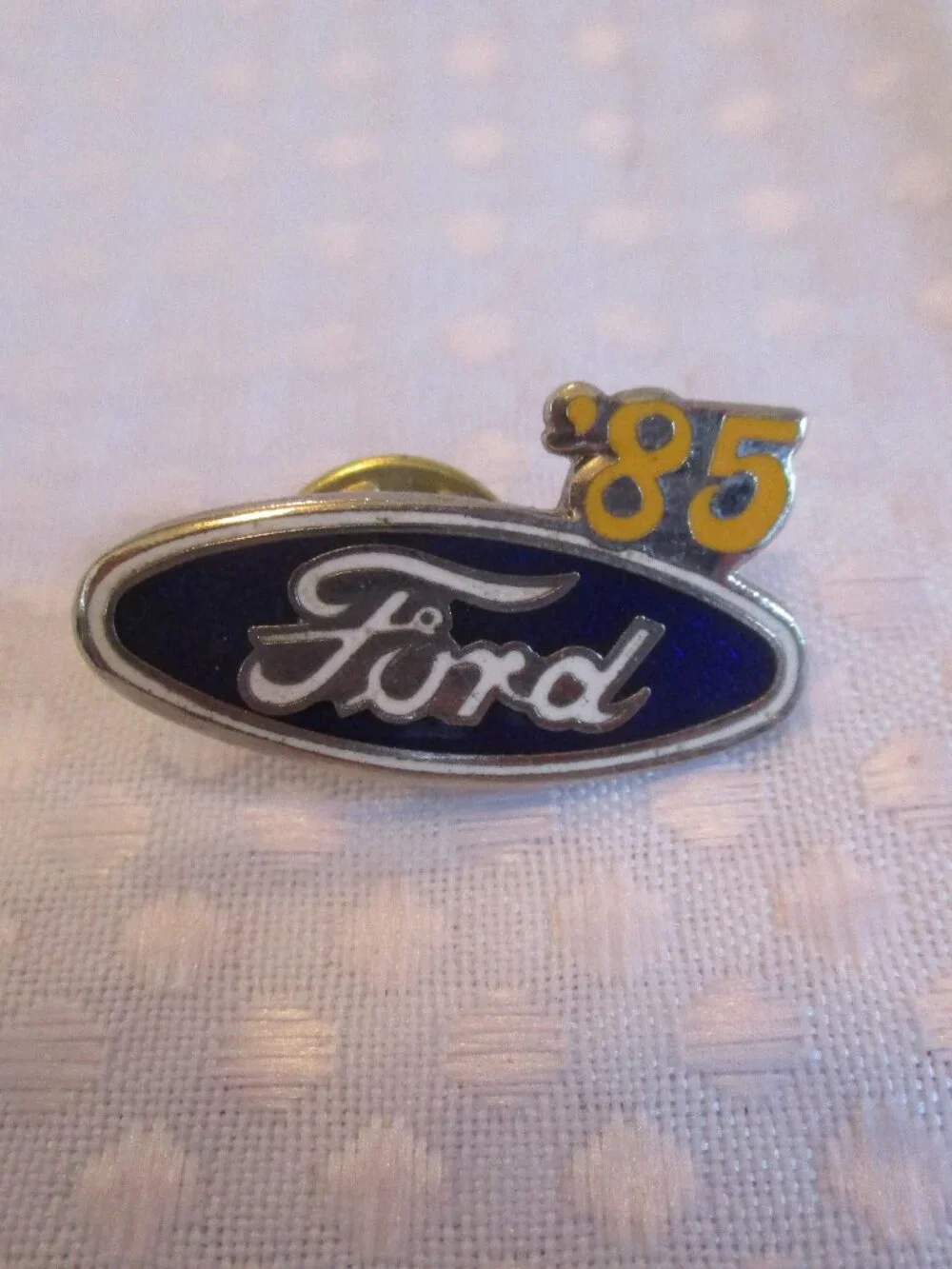 Vintage 1985 Ford Oval Multicolor Logo Automotive Hat Or Lapel Pin 1